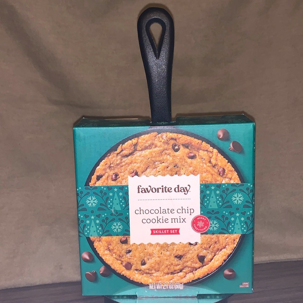 BRAND NEW Favorite Day Chocolate Chip Cookie Mix Skillet Set